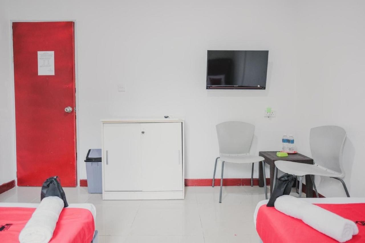 Reddoorz Near Nagoya Hill Batam 4 Hotel Jodoh  Екстериор снимка